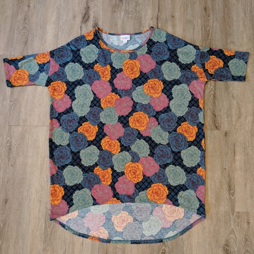 Small LulaRoe Irma shirt